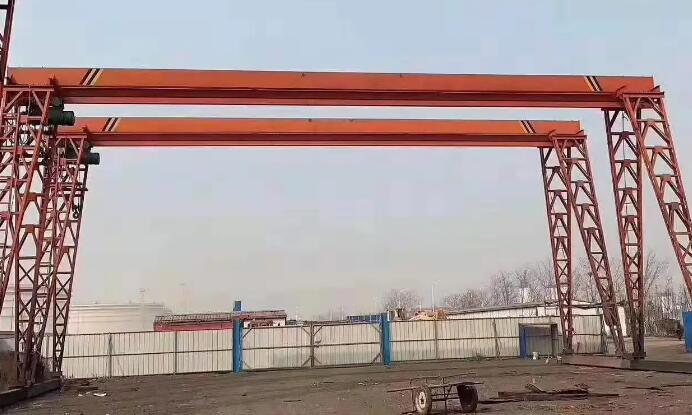 龍門吊設備電動機的絕緣層構造，是根據(jù)電流量尺寸或是工作電壓多少明確?
