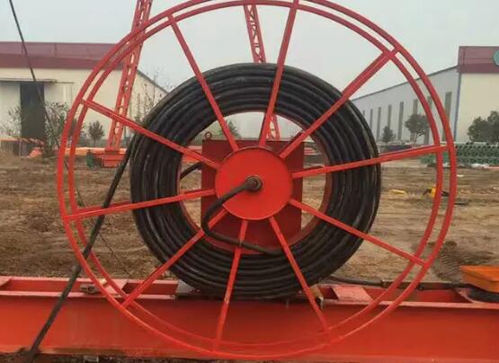 龍門吊的龍門吊電纜卷筒的基本工作原理是什么？