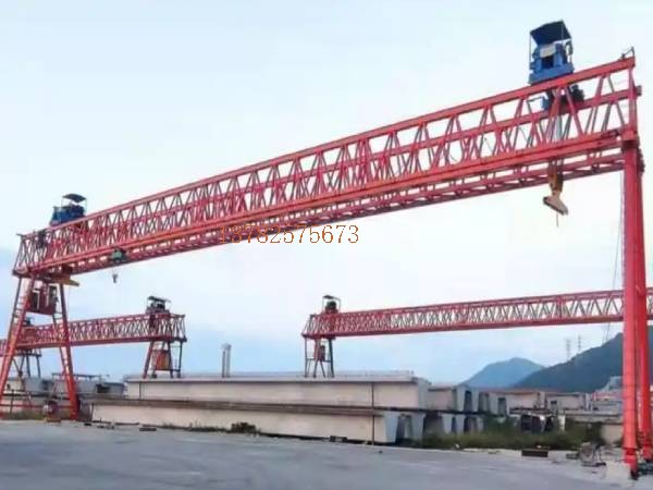 龍門吊門式起重機(jī)如何進(jìn)行定期**檢查？